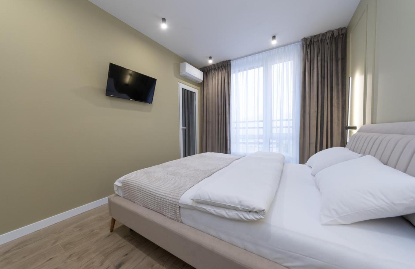 Luxury apartment near metro station Osokorky Kiev Esterno foto