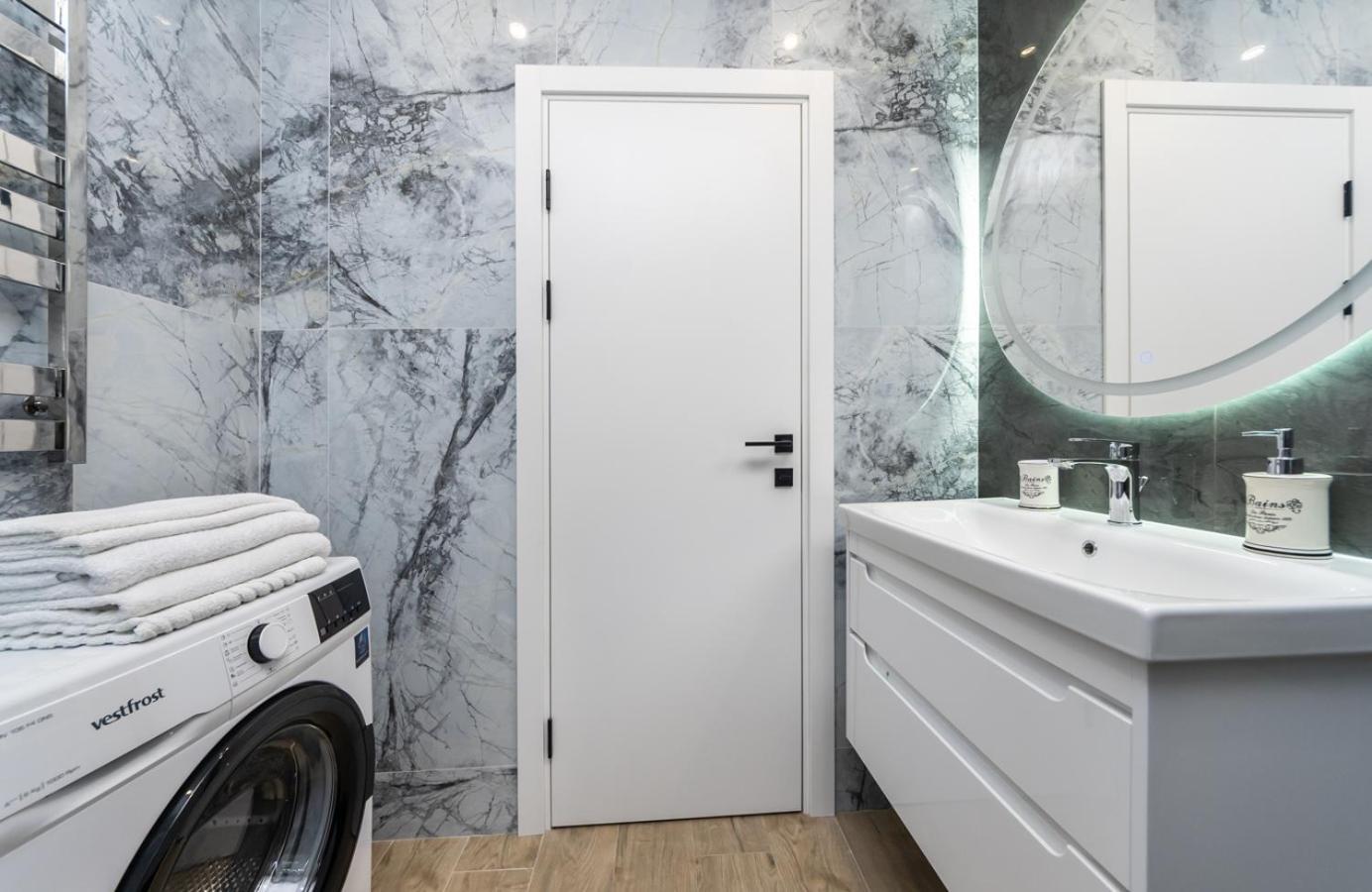Luxury apartment near metro station Osokorky Kiev Esterno foto